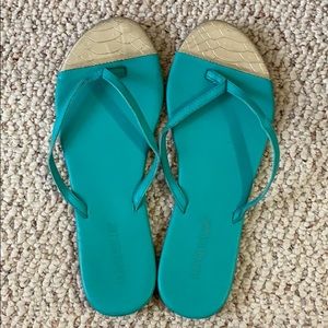 Olivia Miller flipflops